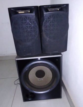 Sony subwoofer and 2 speakers