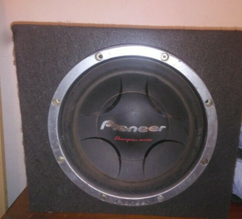 hi im selling my amp and sub for only r800