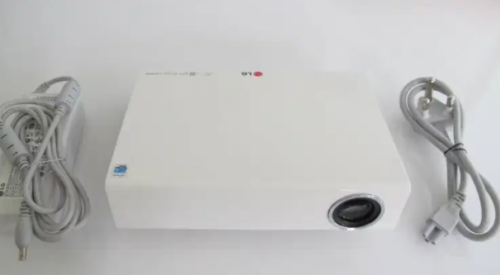 LG LED Projector PA72G 700 Lumens Portable HARDLY USED no remote