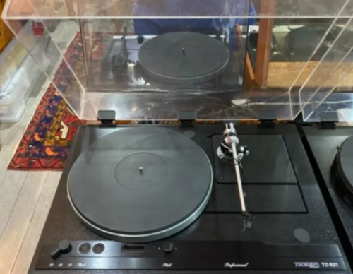 CLEARANCE THORENS TURNTABLE TD521